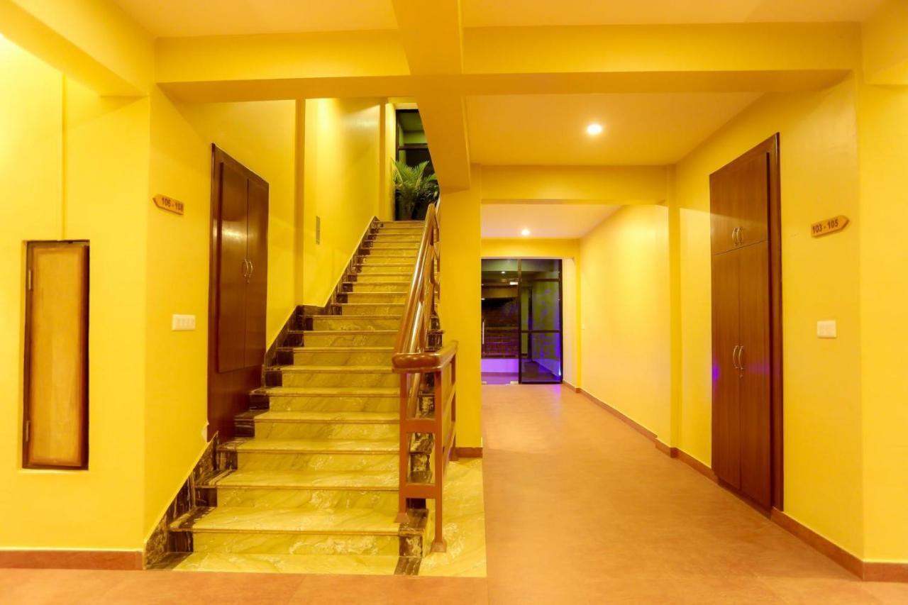 Om Gaura Hotel Pokhara Exterior photo