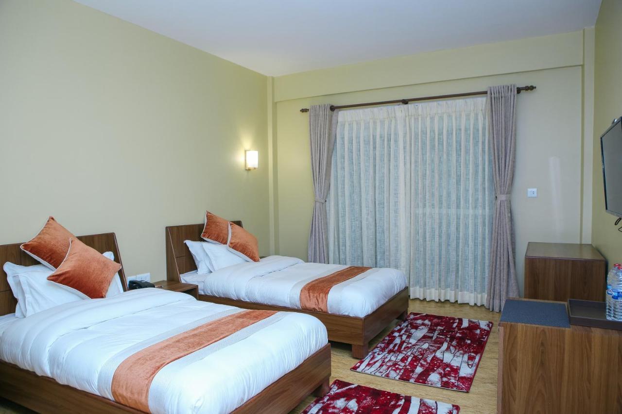 Om Gaura Hotel Pokhara Exterior photo