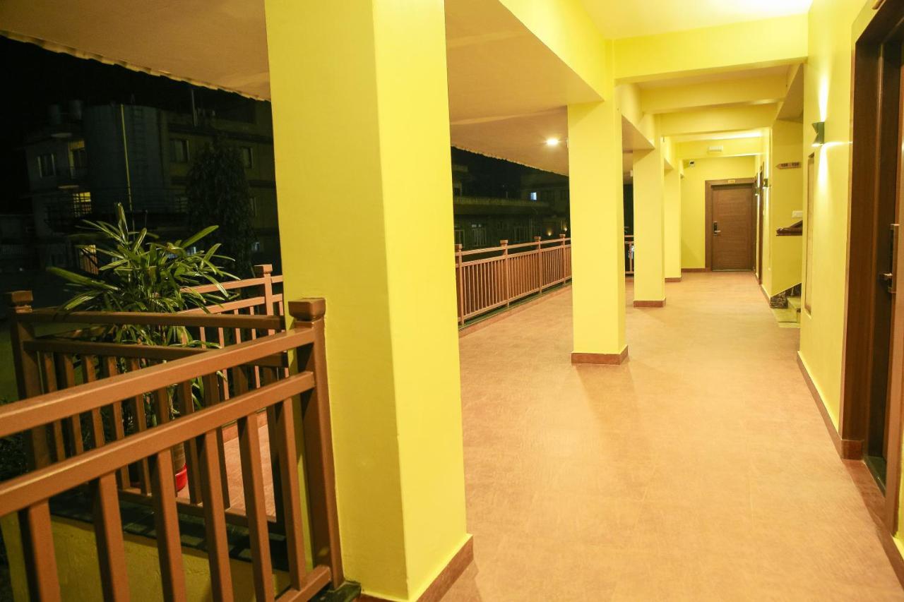 Om Gaura Hotel Pokhara Exterior photo